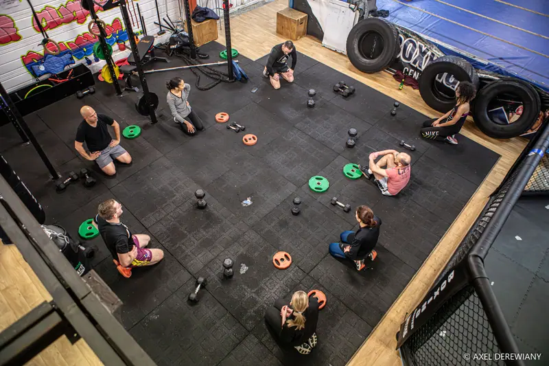 Cours de renforcement vu d’en haut au Boxing Center Ramonville.