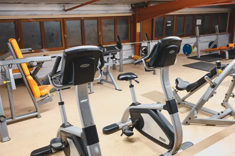 L'espace cardio du Boxing Center Ramonville : vélos et rameurs à l'étage.