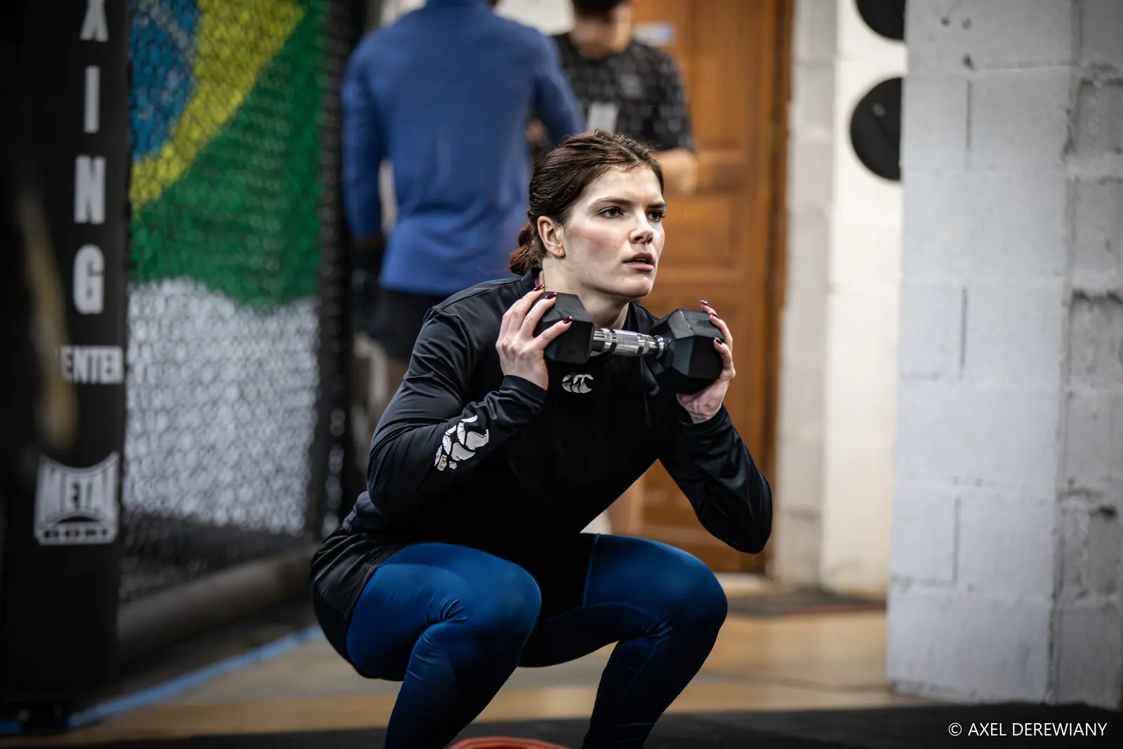 Renforcement au poids du corps pendant un cours au Boxing Center Ramonville