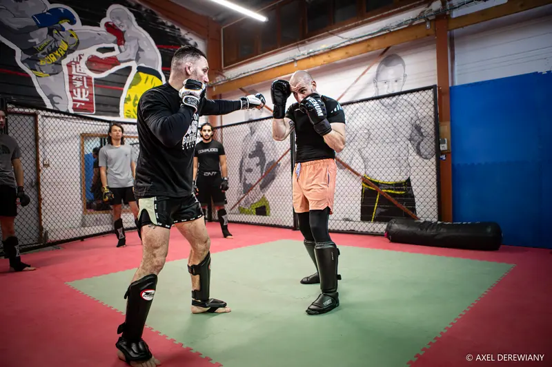 Sparring pieds-poings sur le tatami du Boxing Center Ramonville.
